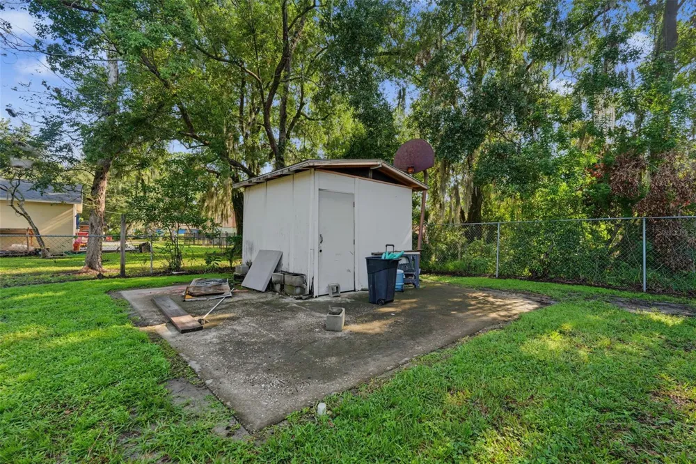 1318 LOUISIANA STREET Plant City, FL 33563