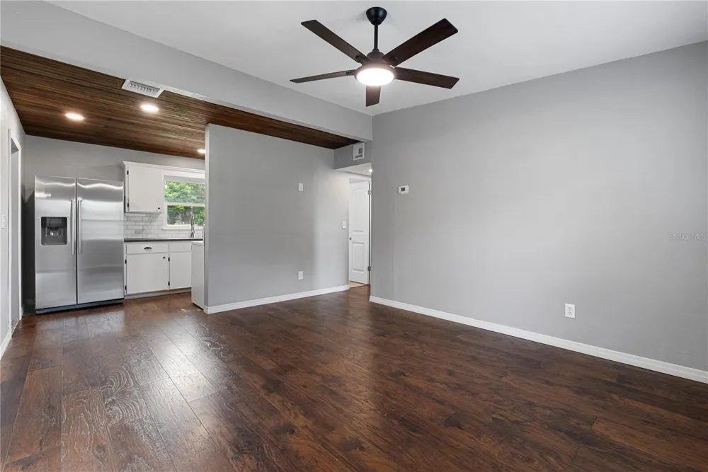 460 E 3RD STREET Chuluota, FL 32766