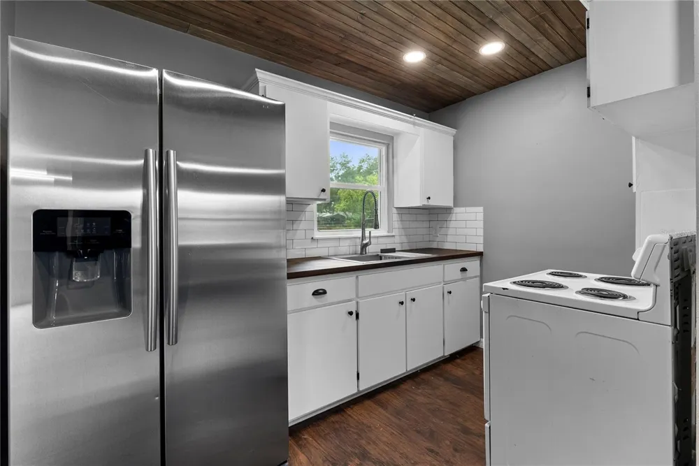 460 E 3RD STREET Chuluota, FL 32766