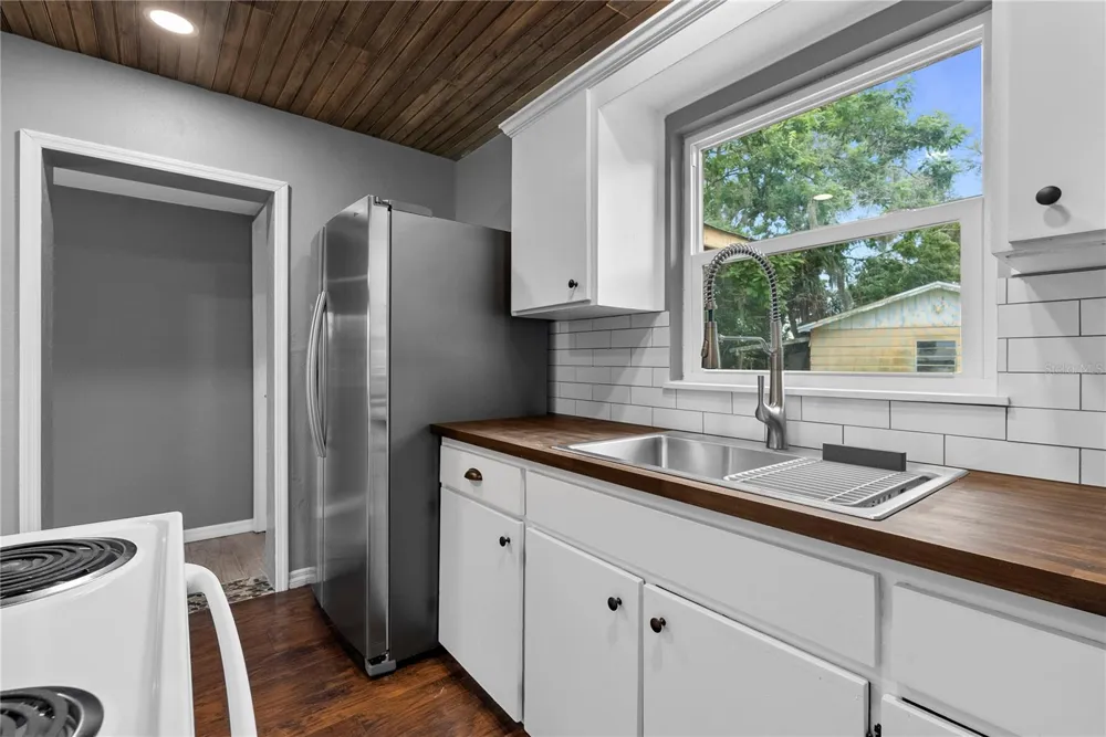 460 E 3RD STREET Chuluota, FL 32766