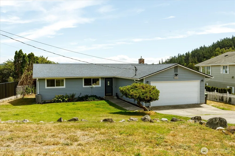 699 Maplewood Loop Oak Harbor, WA 98277