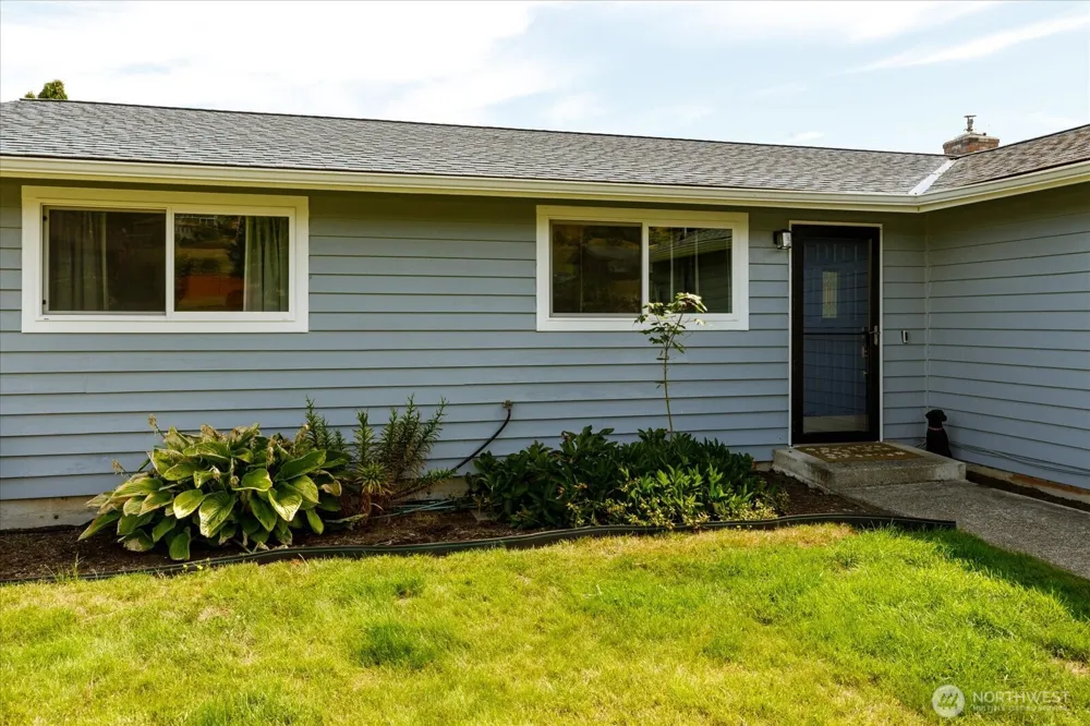 699 Maplewood Loop Oak Harbor, WA 98277