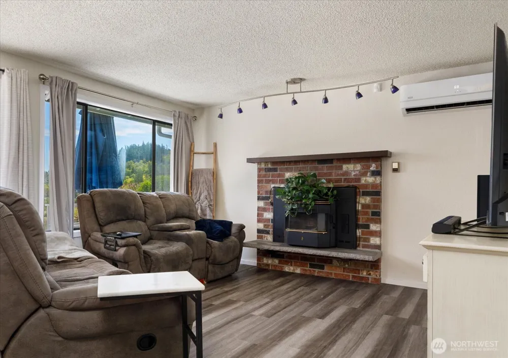 699 Maplewood Loop Oak Harbor, WA 98277