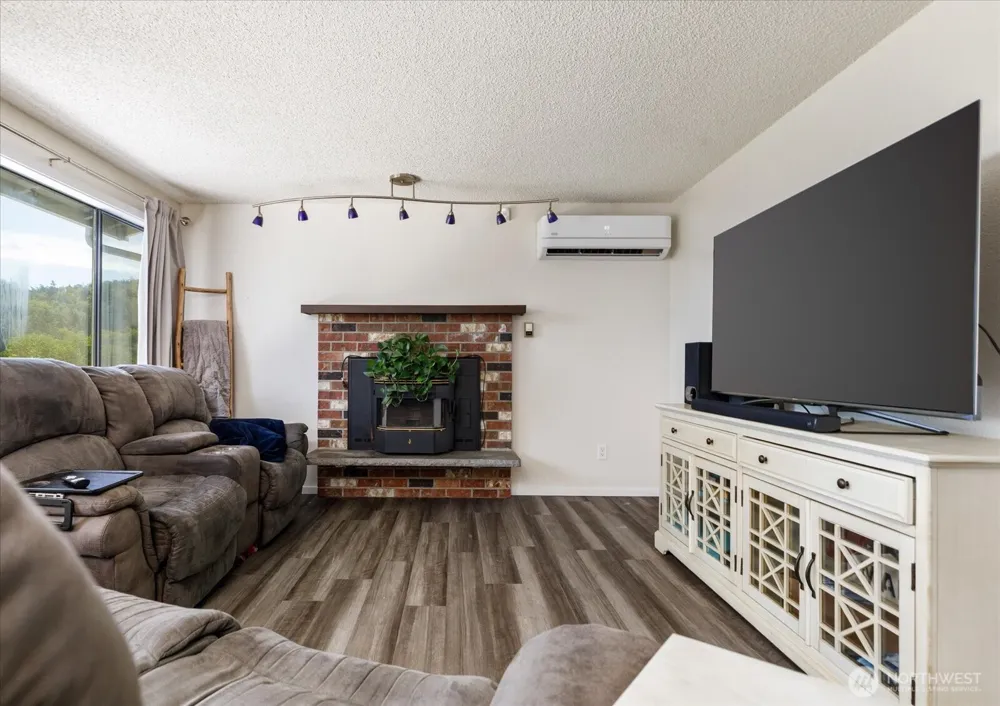 699 Maplewood Loop Oak Harbor, WA 98277