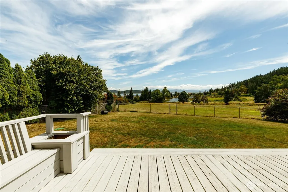 699 Maplewood Loop Oak Harbor, WA 98277