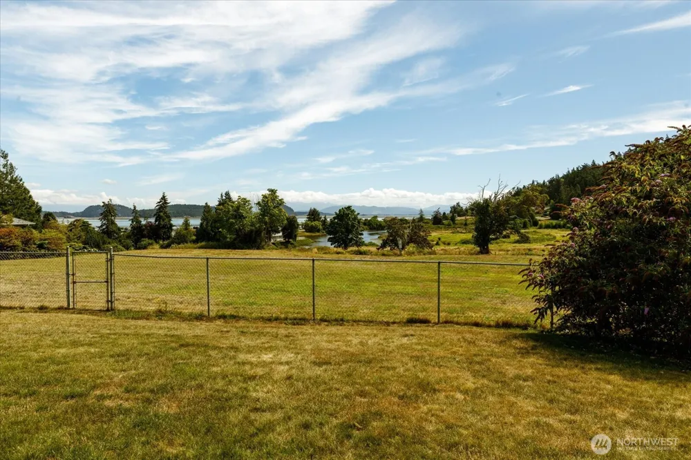 699 Maplewood Loop Oak Harbor, WA 98277