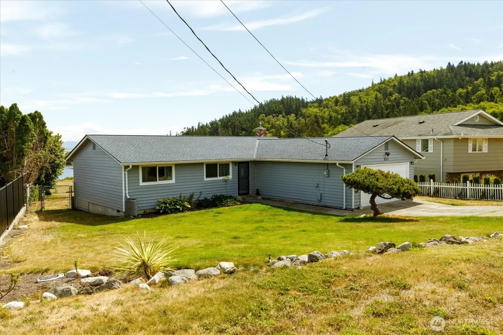 699 Maplewood Loop Oak Harbor, WA 98277