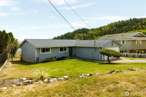 699 Maplewood Loop