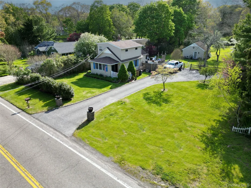 41 Summit Boulevard Westhampton, NY 11977