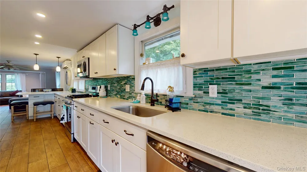 41 Summit Boulevard Westhampton, NY 11977