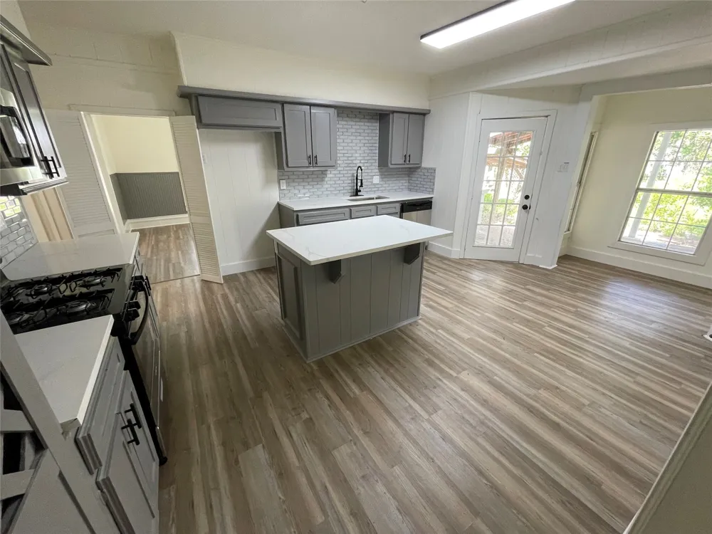 309 Poplar Street Italy, TX 76651