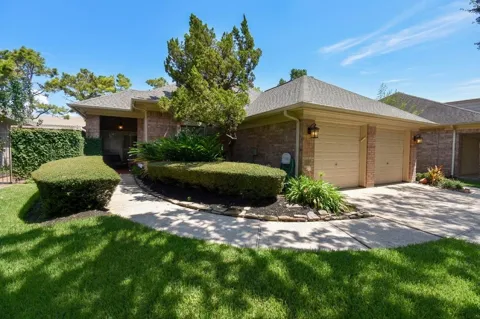 2430 Fairway Pointe Drive