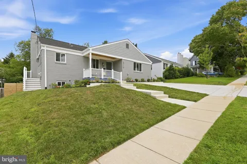 2713 NAVARRE DRIVE