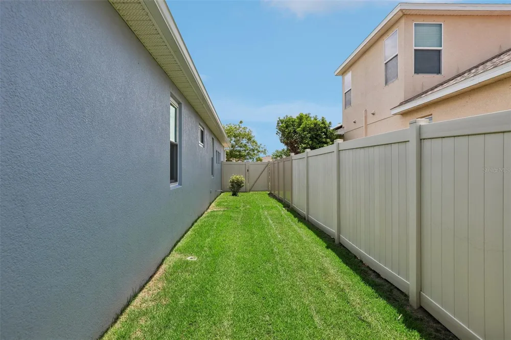 809 SEMINOLE SKY DRIVE Ruskin, FL 33570