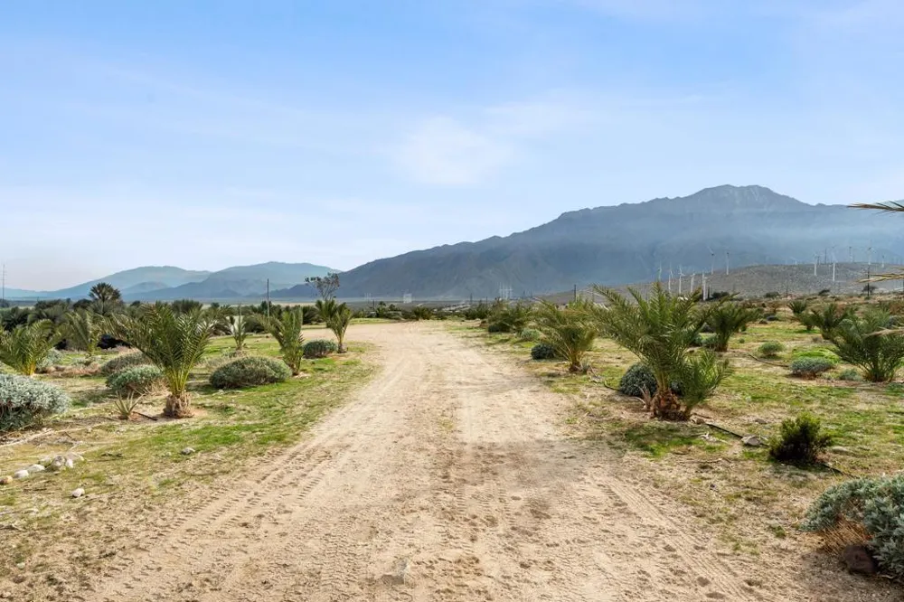 668040015 Hilltop Road Whitewater, CA 92282