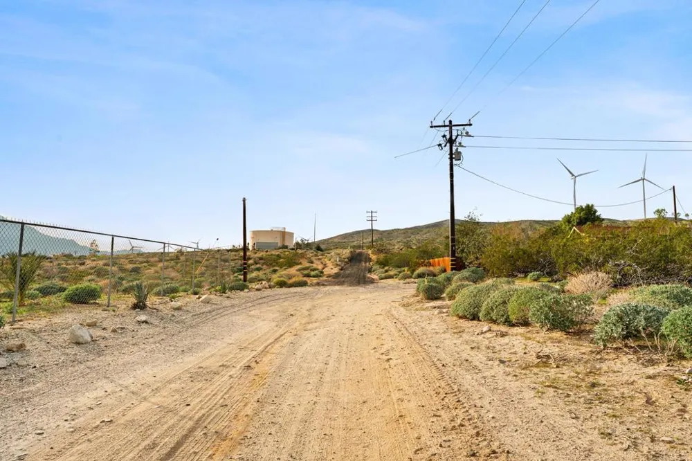 668040015 Hilltop Road Whitewater, CA 92282