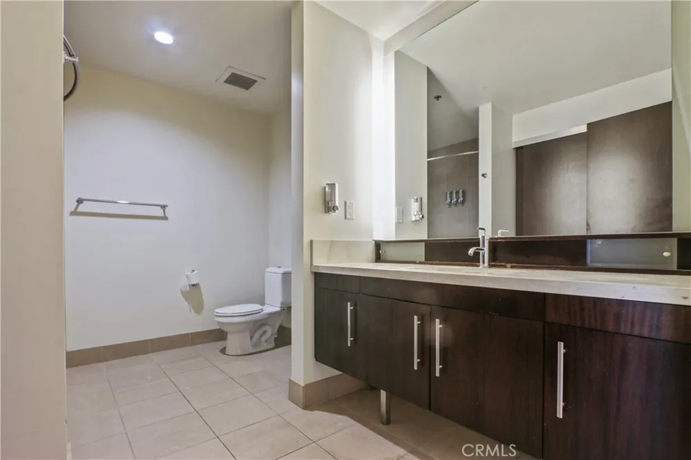 1100 S Hope #1505 Los Angeles, CA 90015