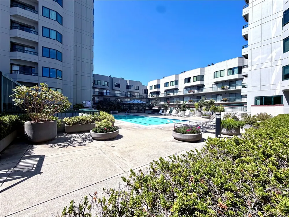 601 Van Ness #711 San Francisco, CA 94102