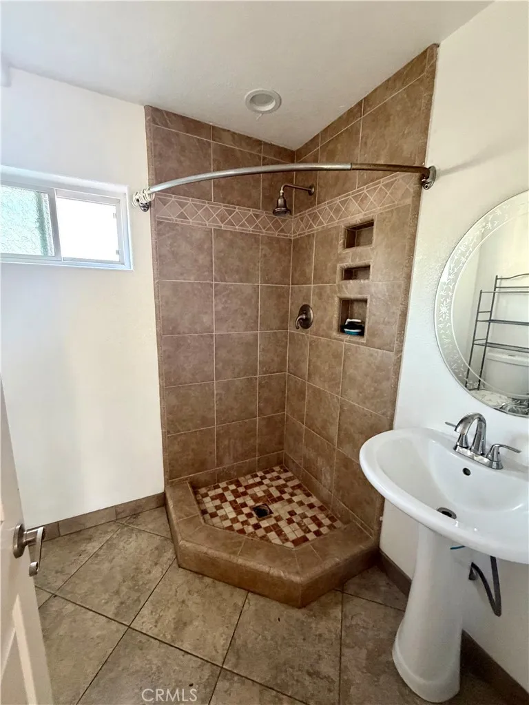 12286 Maxon Chino, CA 91710