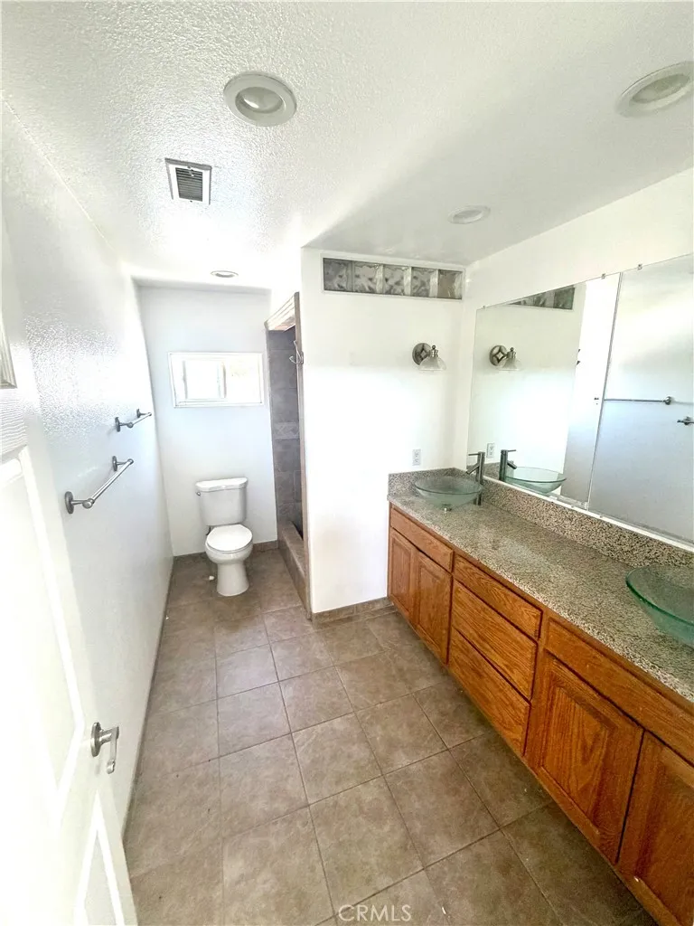 12286 Maxon Chino, CA 91710