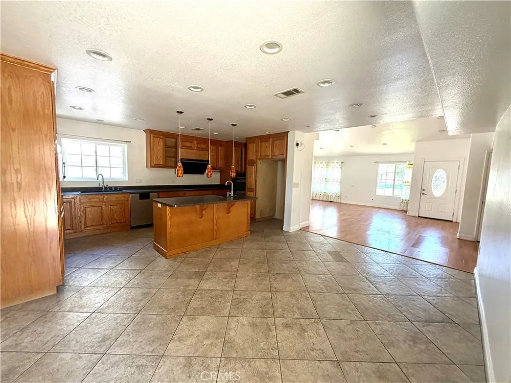 12286 Maxon Chino, CA 91710