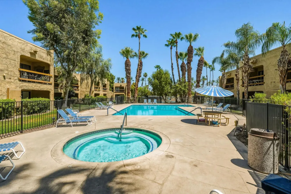 5300 E Waverly Drive #D5 Palm Springs, CA 92264