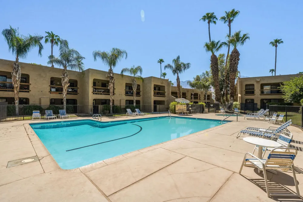 5300 E Waverly Drive #D5 Palm Springs, CA 92264