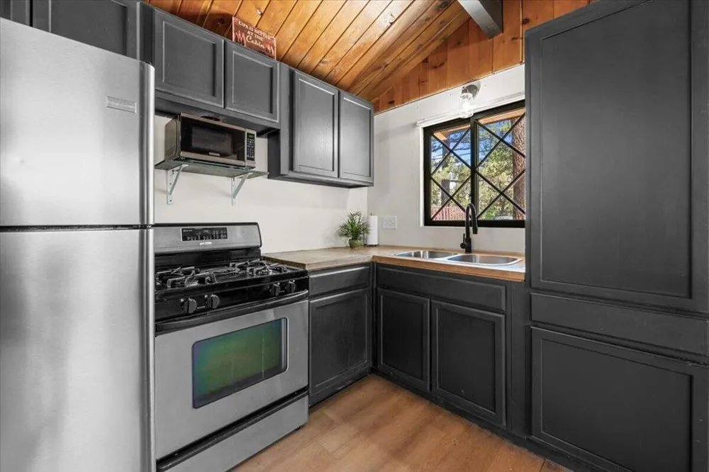 712 San Bernardino Avenue Sugarloaf, CA 92386