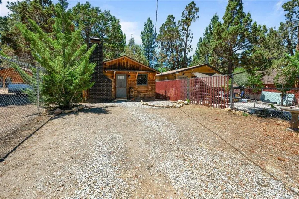 712 San Bernardino Avenue Sugarloaf, CA 92386