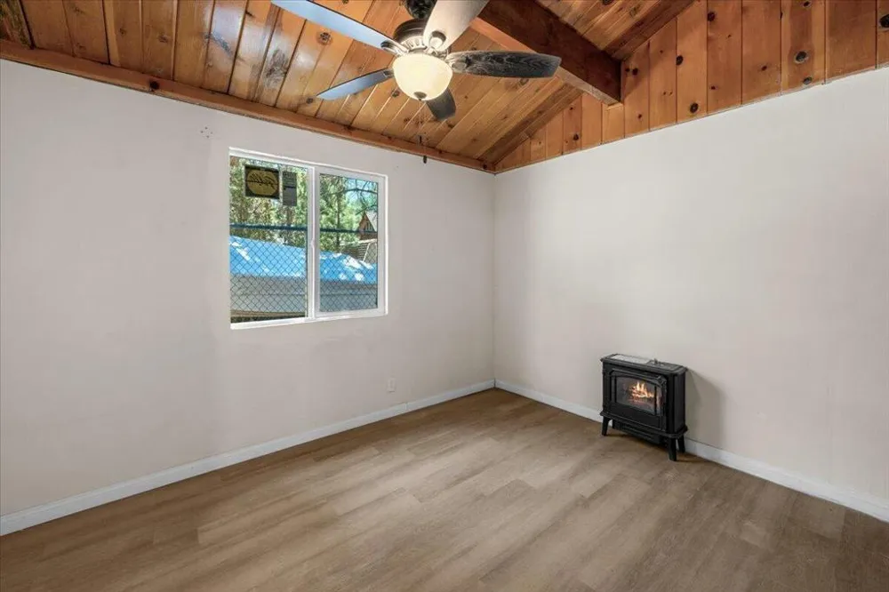 712 San Bernardino Avenue Sugarloaf, CA 92386