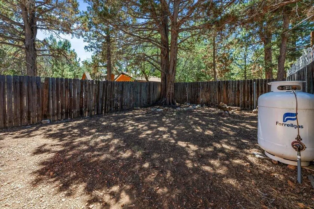 712 San Bernardino Avenue Sugarloaf, CA 92386