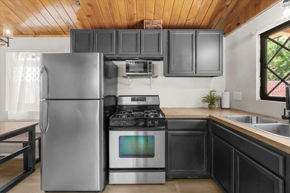 712 San Bernardino Avenue Sugarloaf, CA 92386