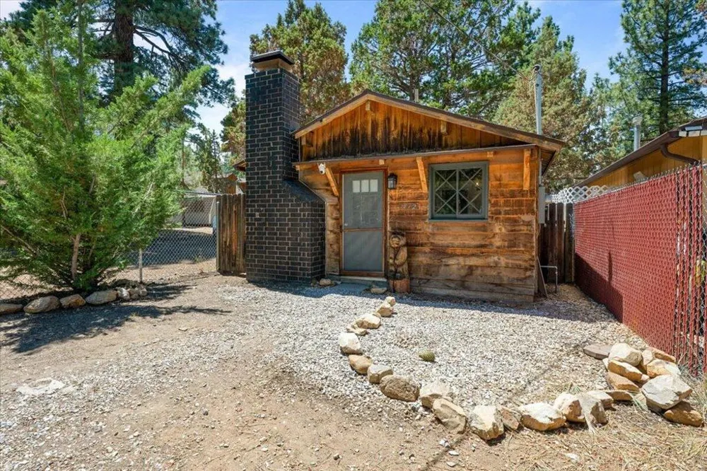 712 San Bernardino Avenue Sugarloaf, CA 92386