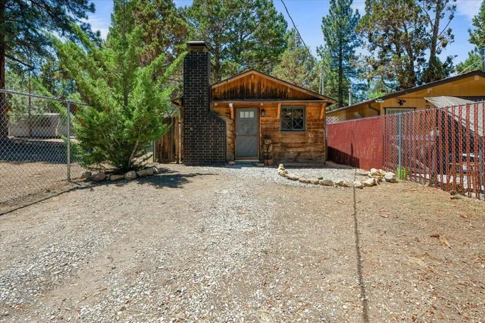 712 San Bernardino Avenue Sugarloaf, CA 92386
