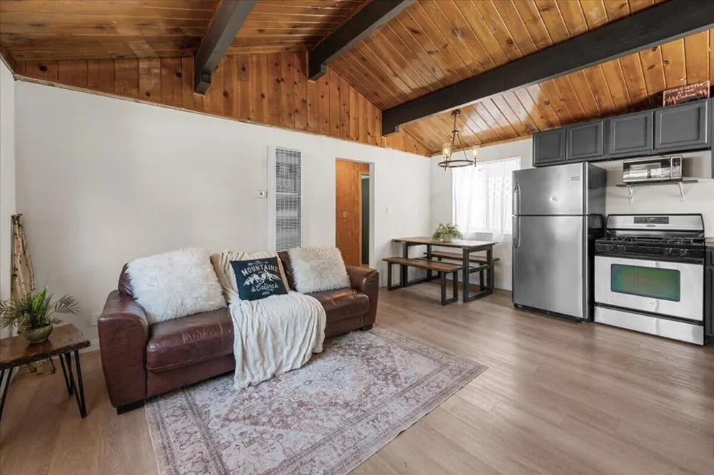 712 San Bernardino Avenue Sugarloaf, CA 92386