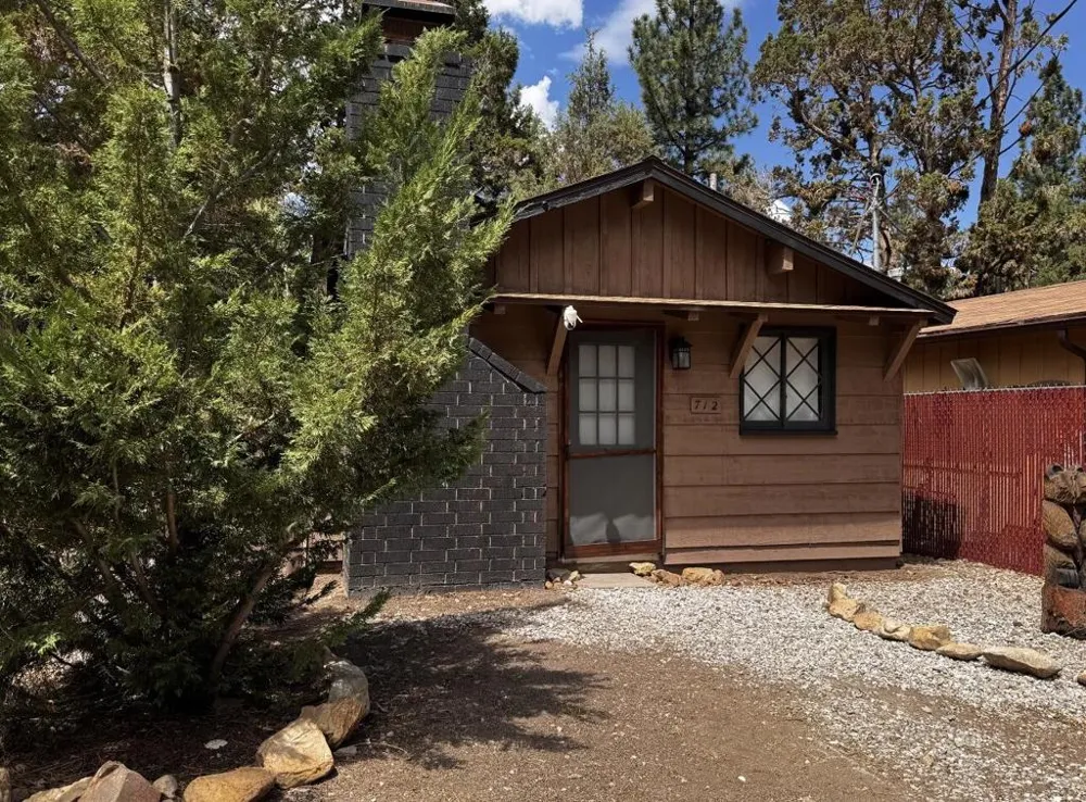 712 San Bernardino Avenue Sugarloaf, CA 92386