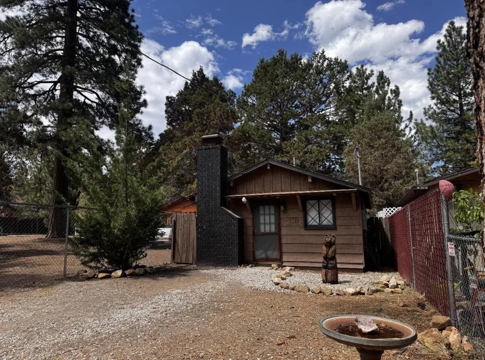 712 San Bernardino Avenue Sugarloaf, CA 92386