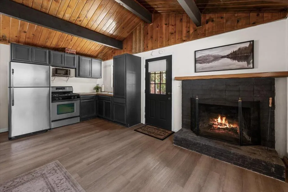 712 San Bernardino Avenue Sugarloaf, CA 92386