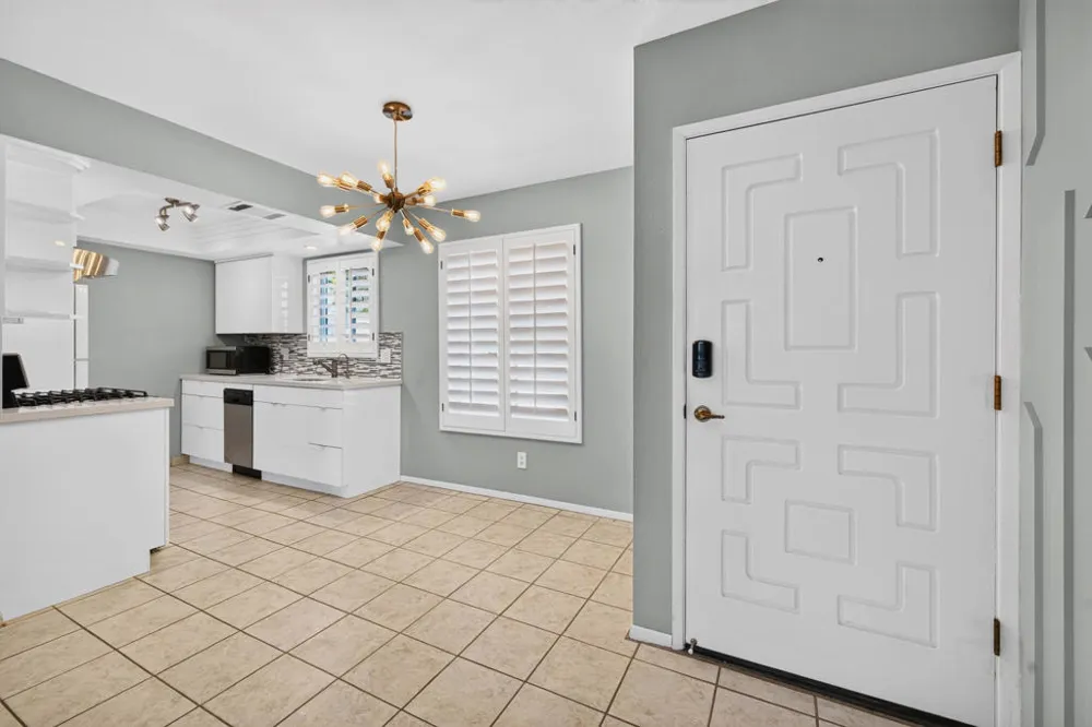 2160 S Palm Canyon Drive #9 Palm Springs, CA 92264
