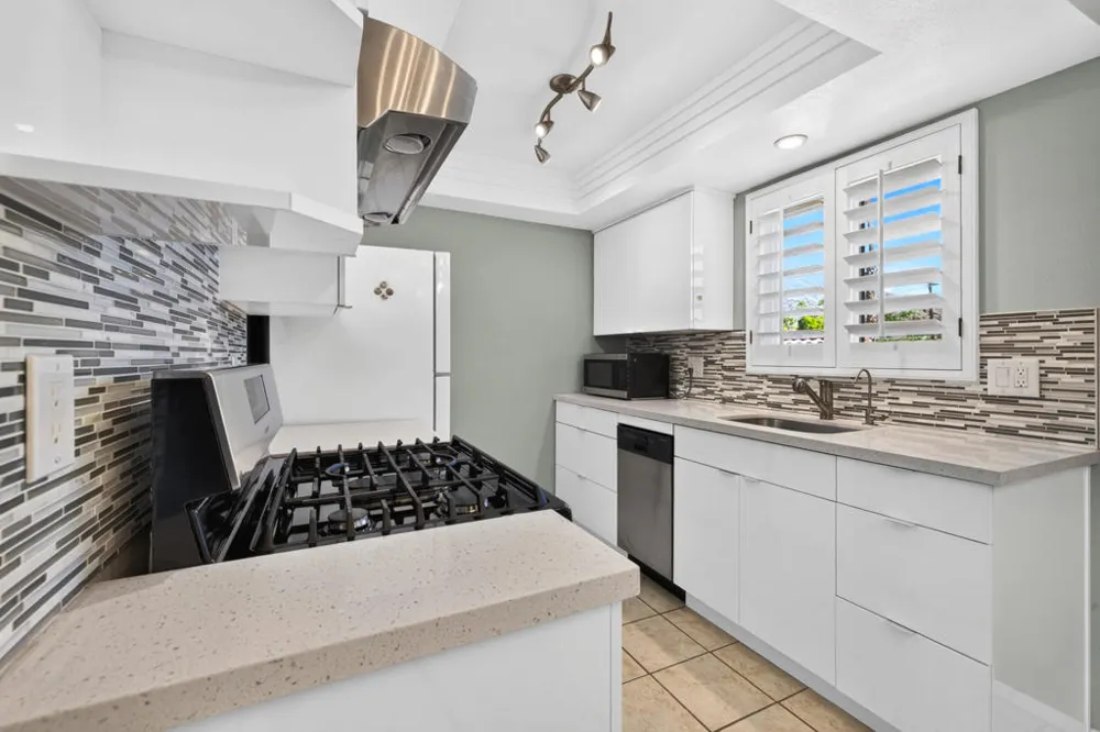 2160 S Palm Canyon Drive #9 Palm Springs, CA 92264
