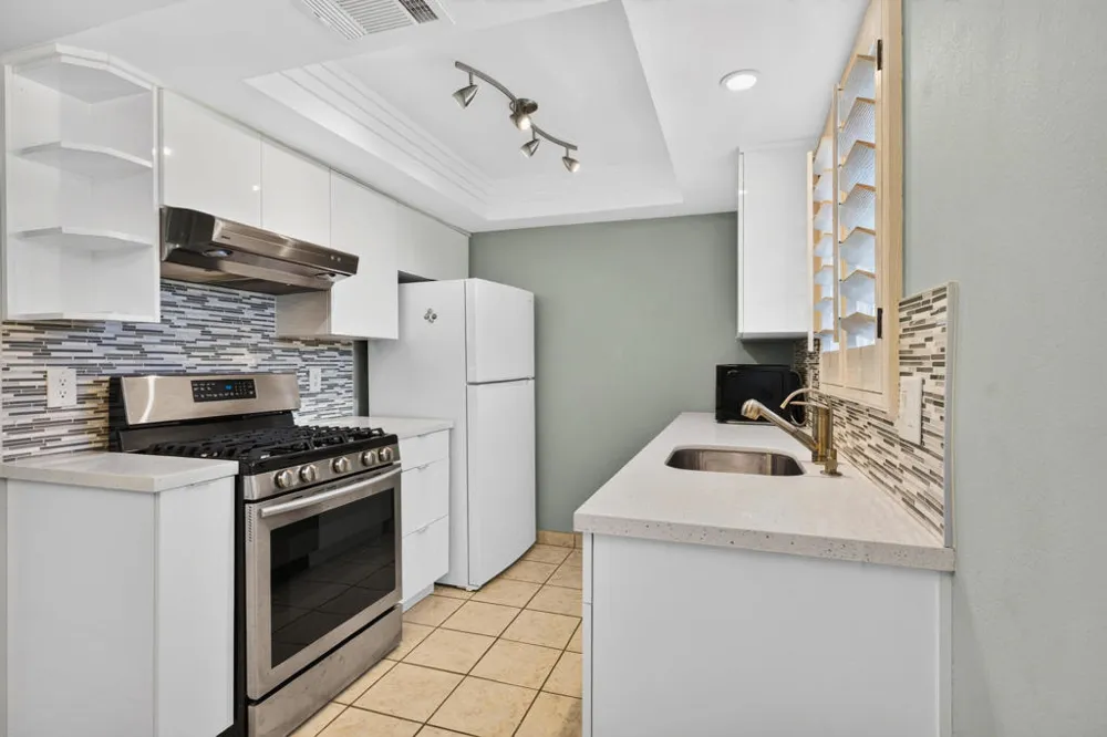 2160 S Palm Canyon Drive #9 Palm Springs, CA 92264