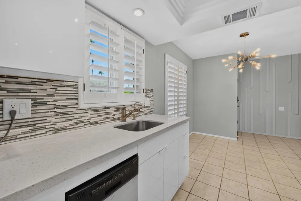 2160 S Palm Canyon Drive #9 Palm Springs, CA 92264
