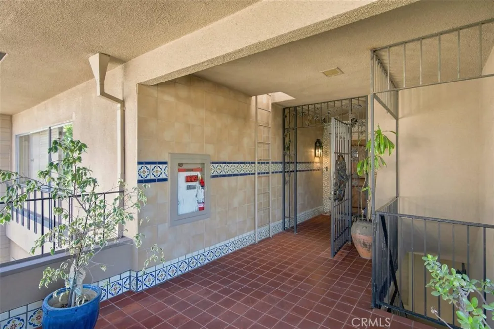 1255 S Orange Grove Boulevard #5 Pasadena, CA 91105