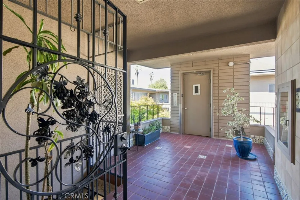 1255 S Orange Grove Boulevard #5 Pasadena, CA 91105