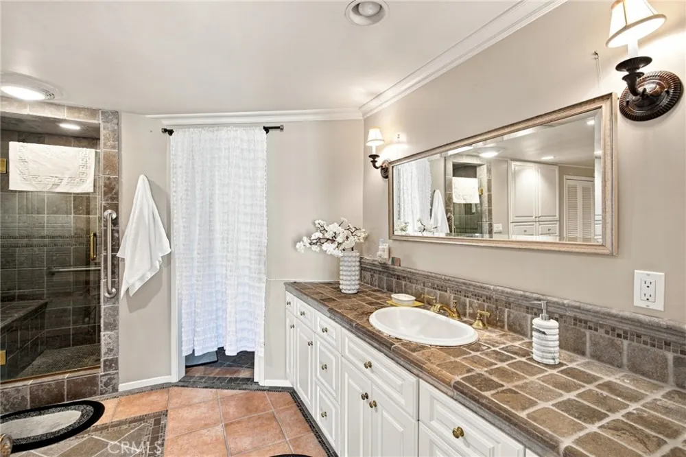 1255 S Orange Grove Boulevard #5 Pasadena, CA 91105