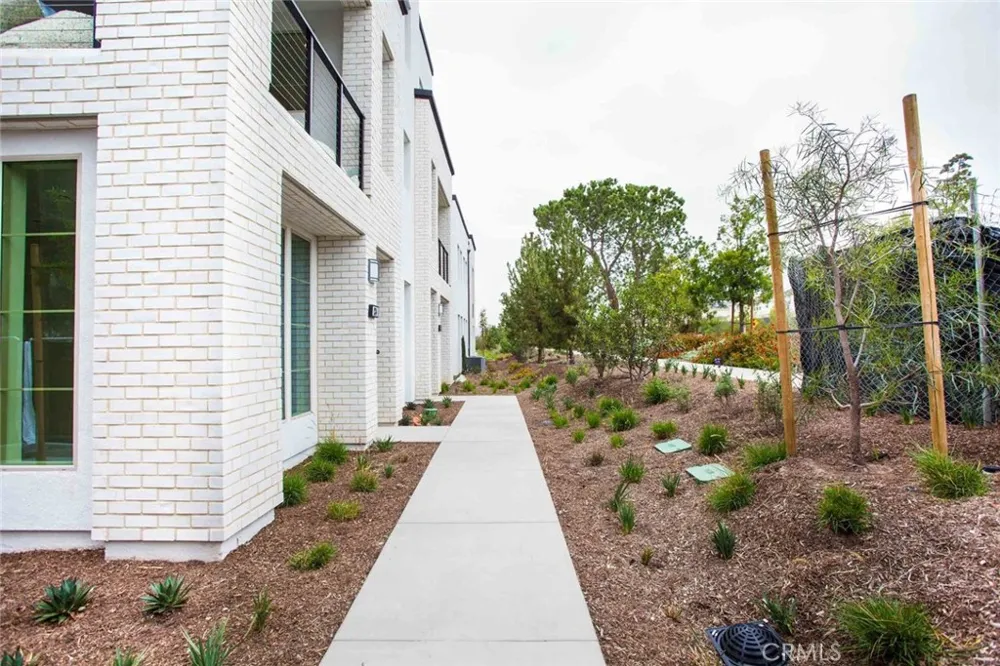 236 Harringay Irvine, CA 92618