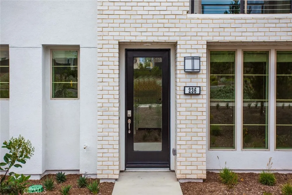 236 Harringay Irvine, CA 92618