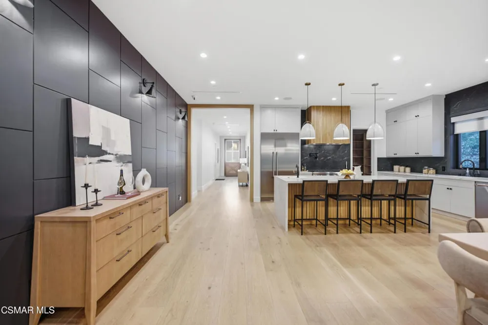 5444 Murietta Avenue Sherman Oaks, CA 91401