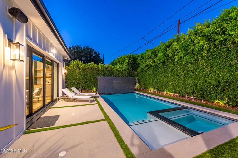 5444 Murietta Avenue Sherman Oaks, CA 91401