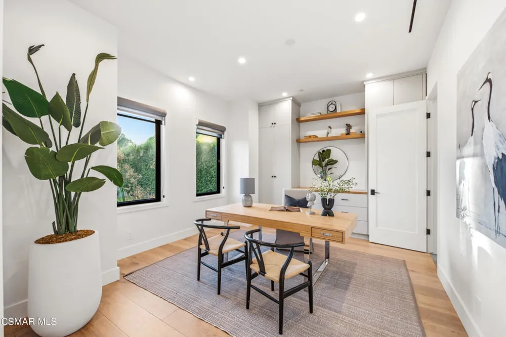 5444 Murietta Avenue Sherman Oaks, CA 91401